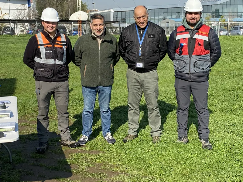 Visita a terreno con equipo de seguridad